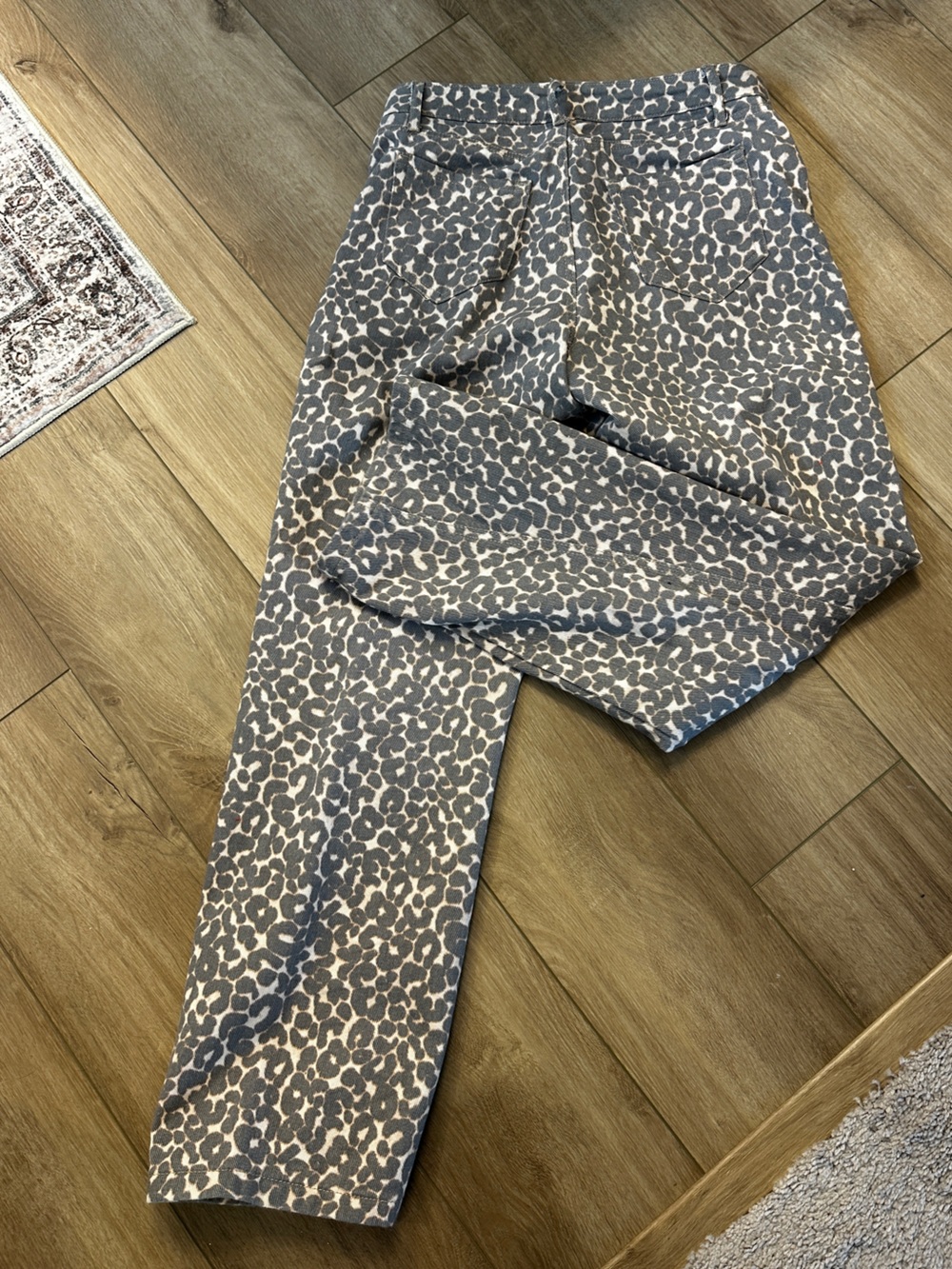Wild Fable Gray & Cream Leopard Print Jeans - Picture 3 of 5